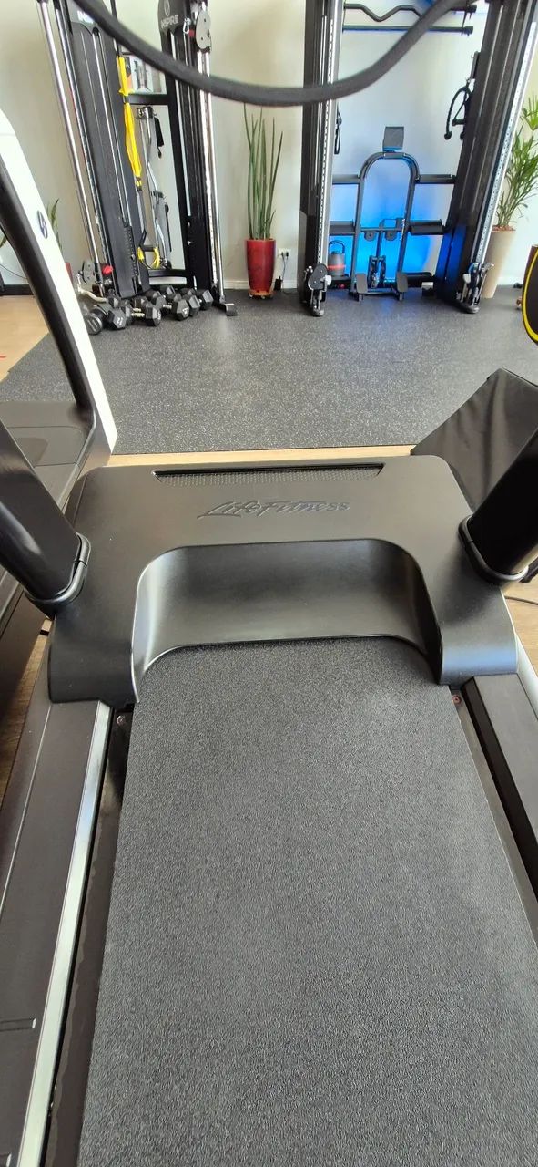 Esteira LifeFitness Integrity painel 24 polegadas - Foto 2