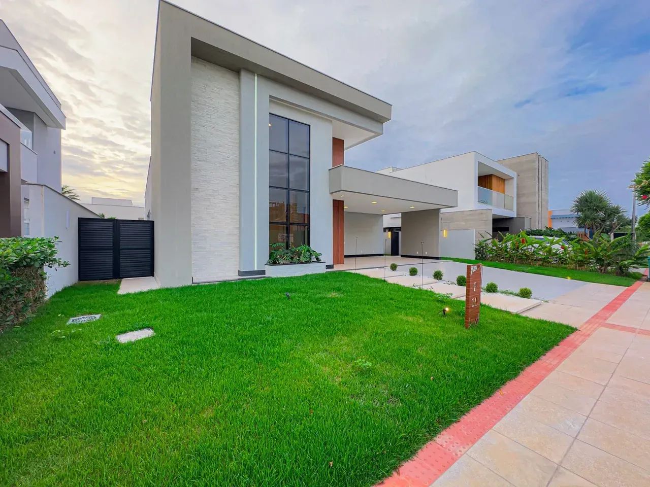 Casa Linear no Condomínio Alphaville Jacuhy 4 quartos sendo 3 suítes - Foto 2