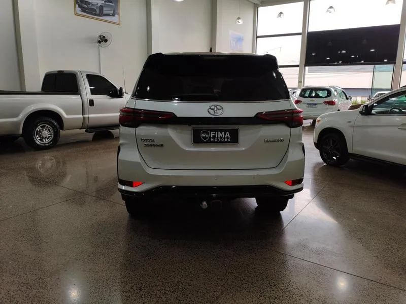 Toyota Hilux SW4 SRX Diamo. 4X4 2.8 TB DIE AUT 2022 - Foto 6