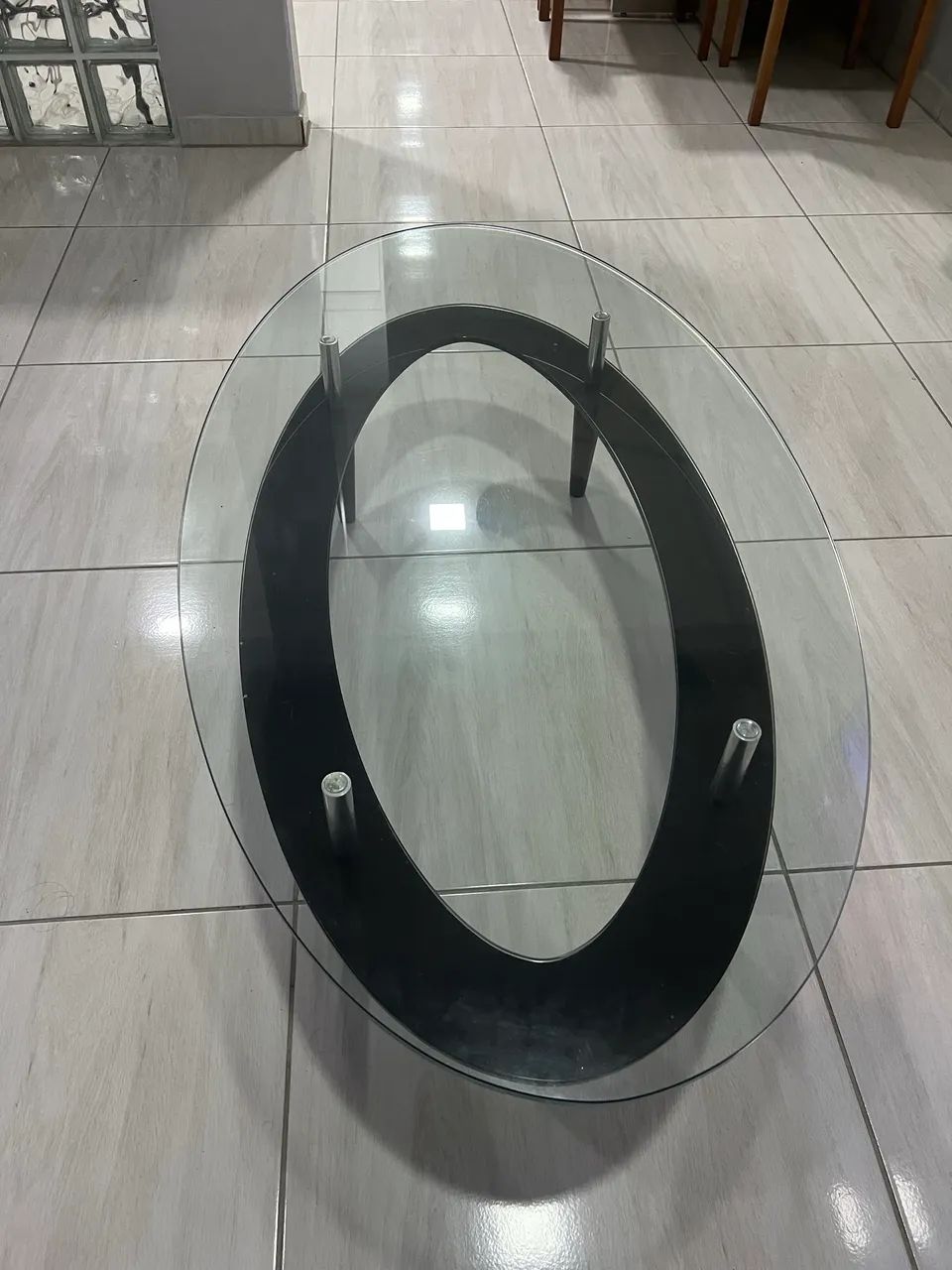 Mesa de Centro Oval de Vidro - Preta - Foto 4