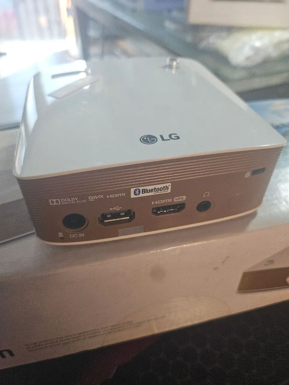 Projetor mini LG mini em ph159g com caixa led - Foto 2