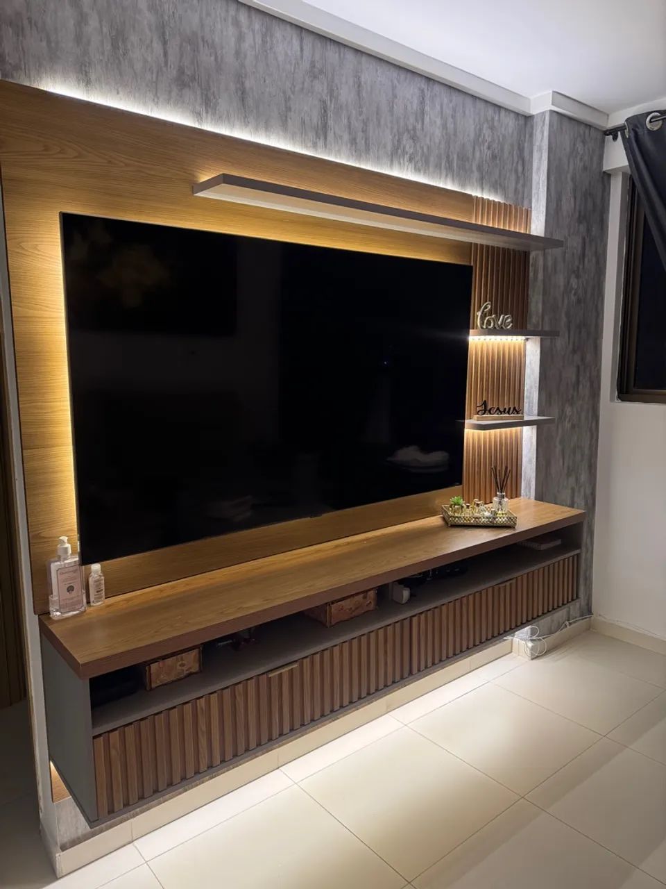 Rack com painel para TV