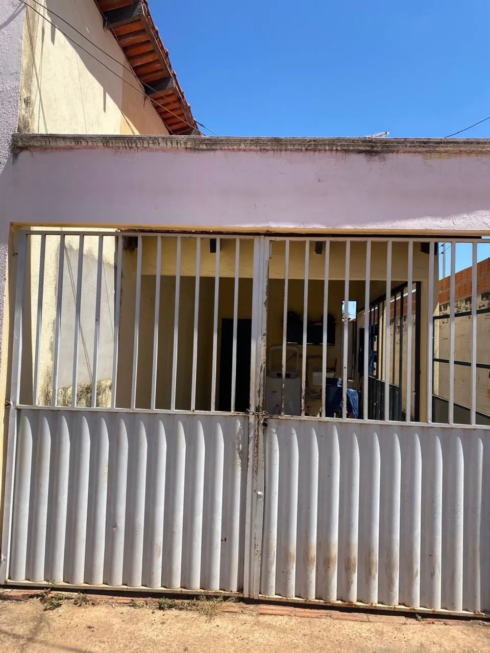 Vendo Uma casa com o Ponto comercial - Foto 2