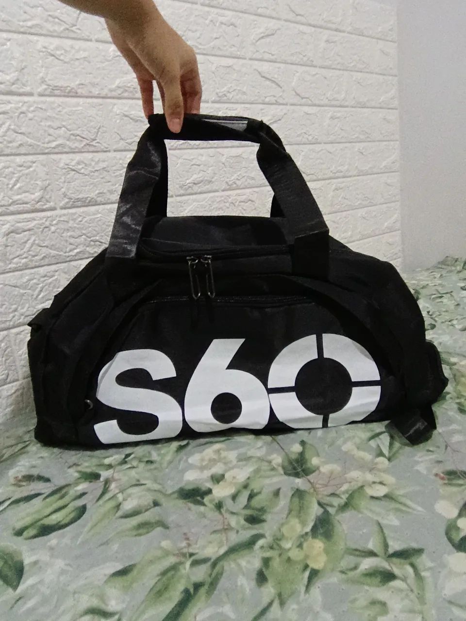 Vende-se bolsa preta transversal e impermeável  - Foto 3