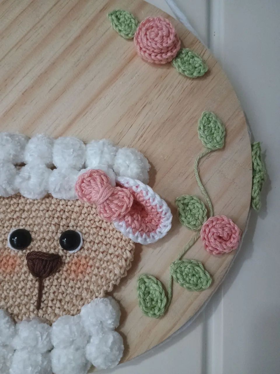 Porta maternidade de ovelhinha em amigurumi  - Foto 4