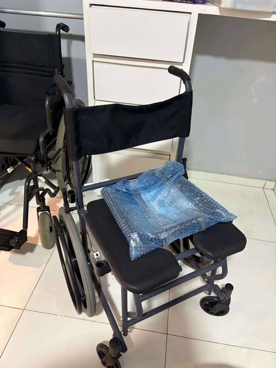 Cadeira de rodas e Banho - Foto 2