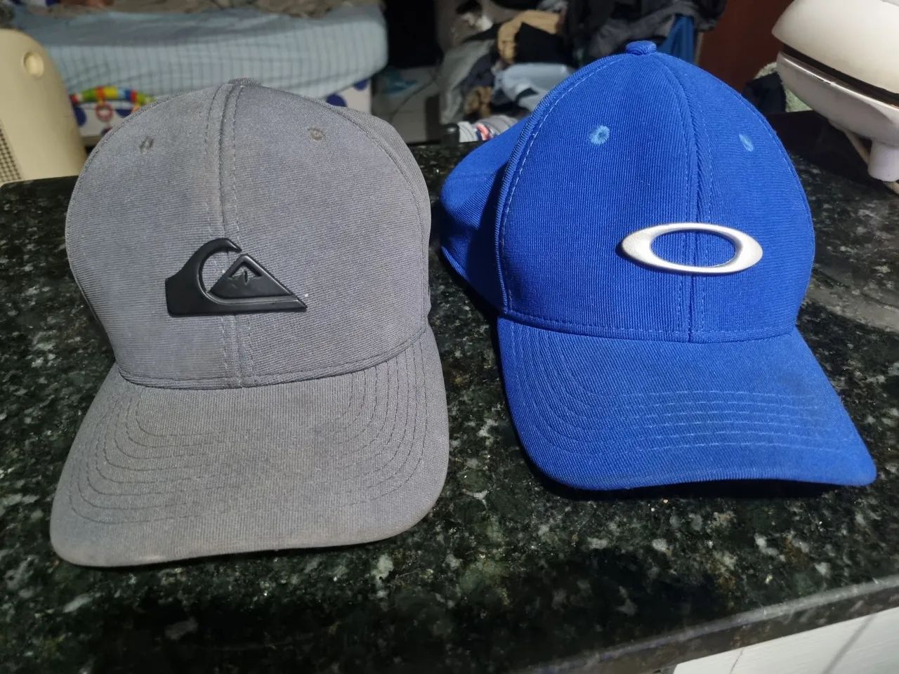 Bonés oakley e quicksilver