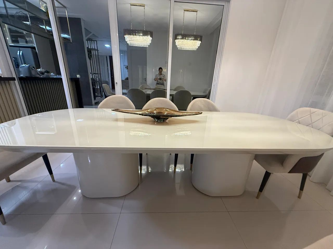 Mesa de jantar com 8 lindas cadeiras  - Foto 2