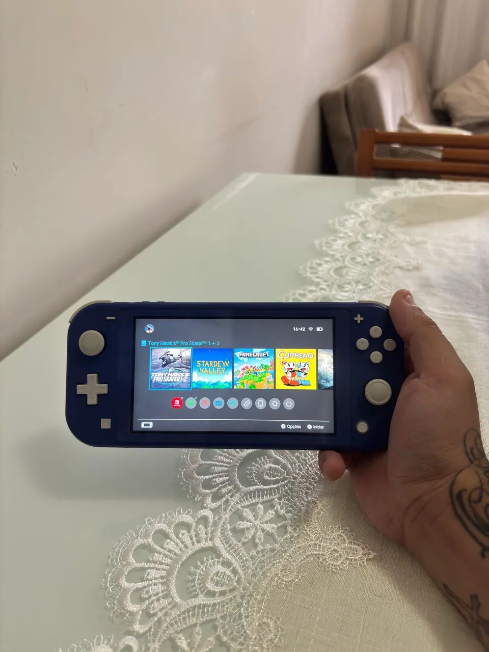 Nitendo Switch Lite - Bloqueado - 32gb de armazenamento  - Foto 2