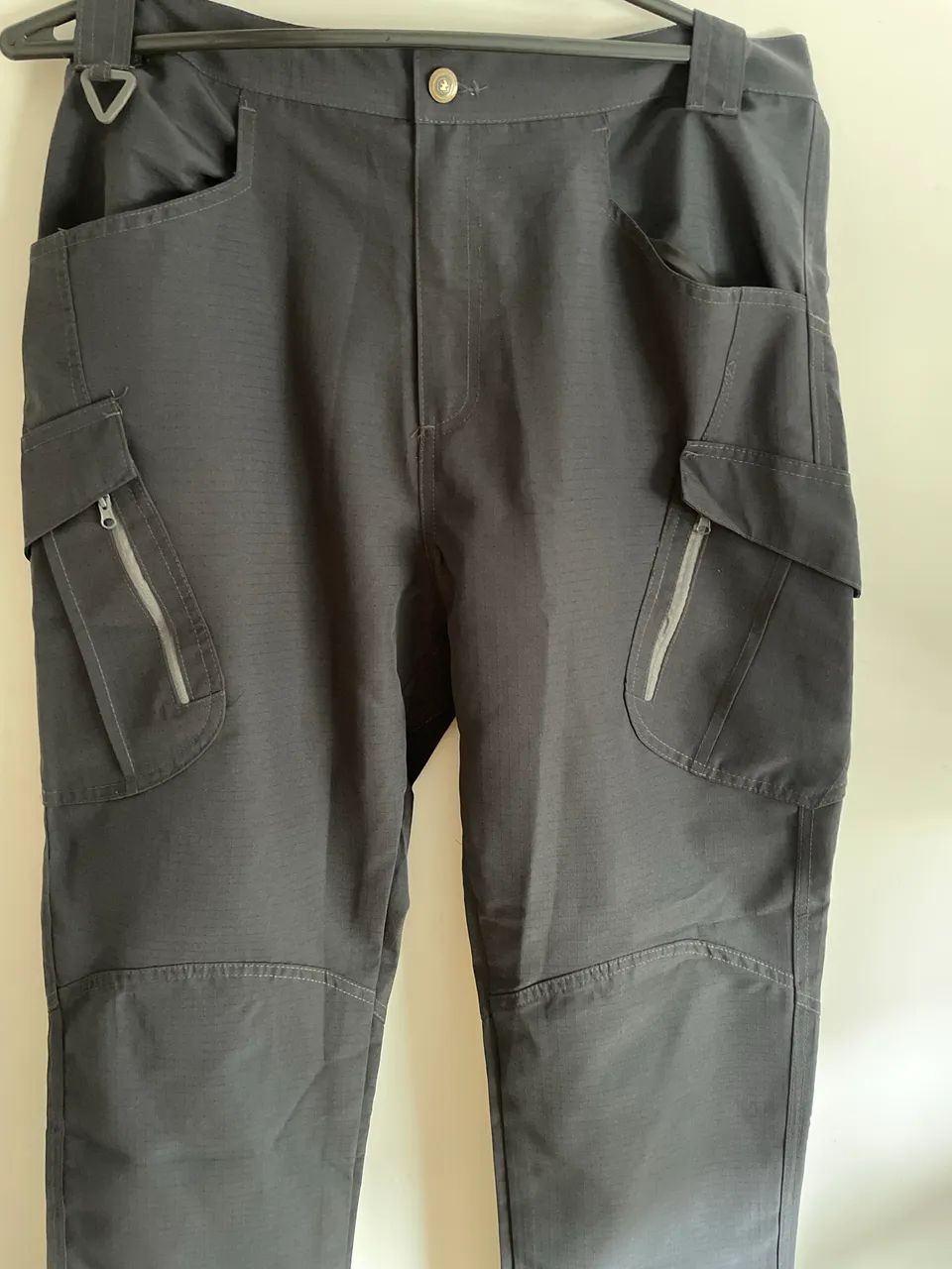 Calça tática em tecido 100% poliéster 