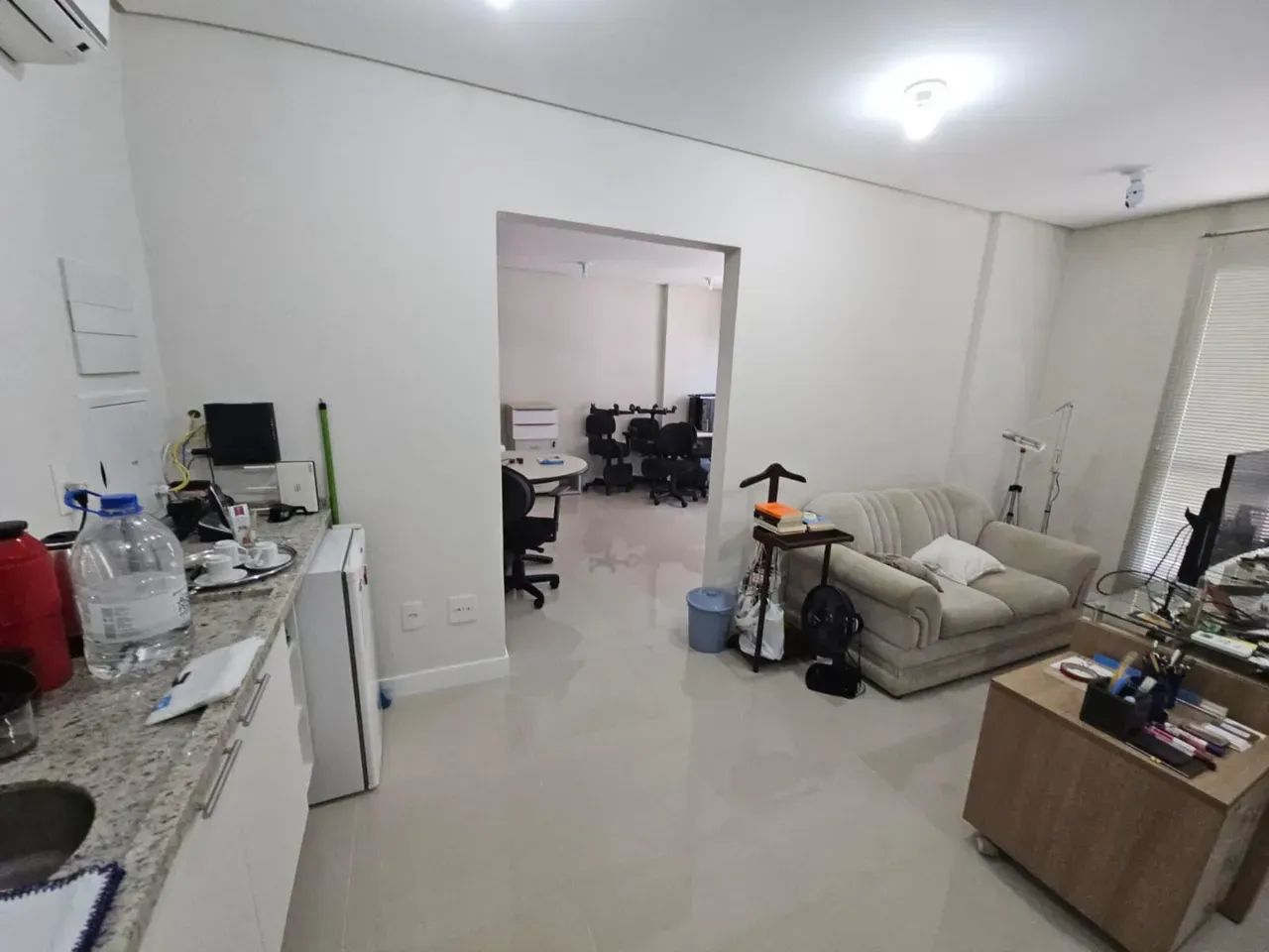 SALA COMERCIAL PARA LOCAÇÃO  55m² | MOBILIADA | 2 VAGAS DE GARAGEM - Foto 4