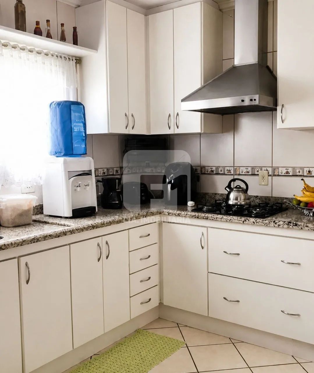Casa de 3 dormitórios com piscina em Coqueiros - Foto 4