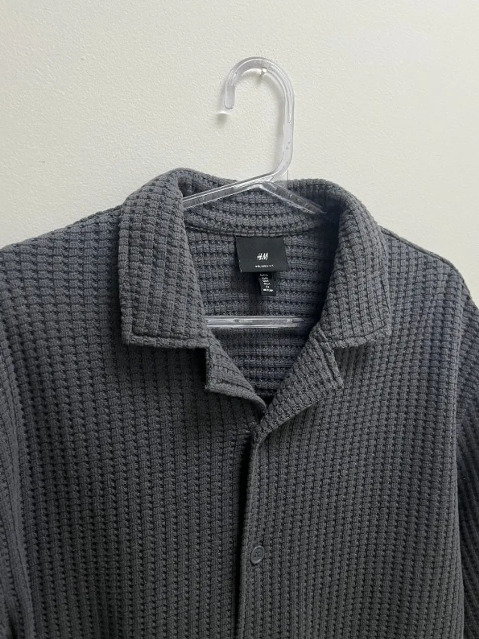 camisa h&m texturizada waffle cinza m - masculina - Foto 3
