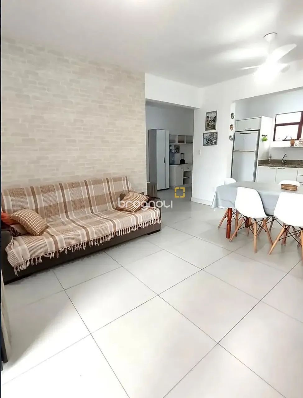 Apartamento 2 dormitórios - 20 metros da Praia Canasvieiras - Foto 2