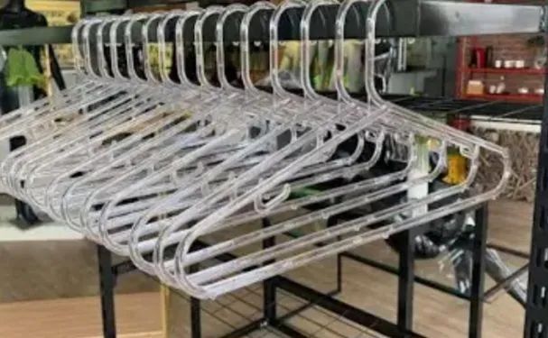 cabides transparente 