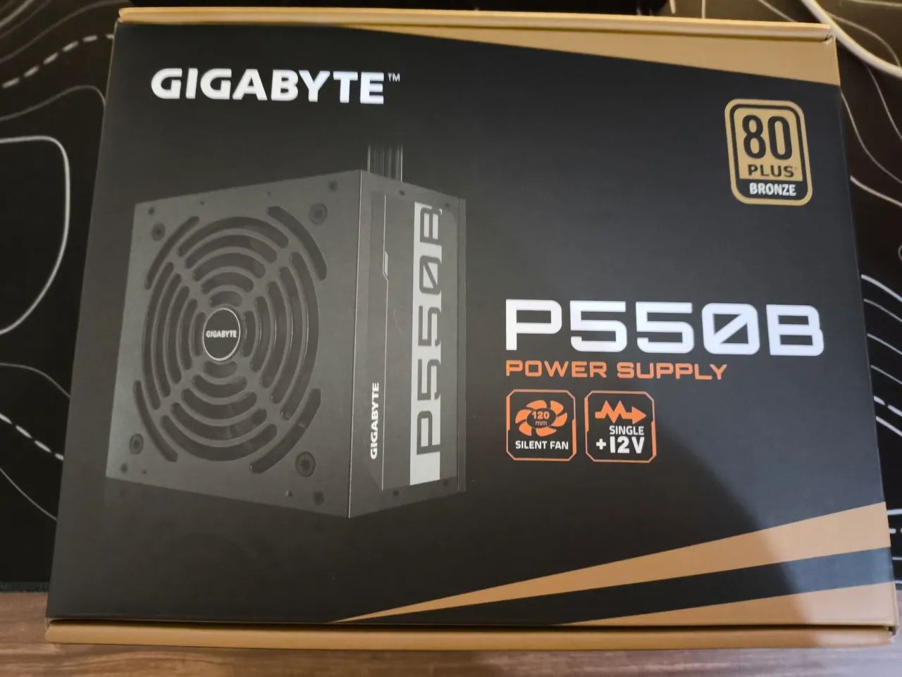 Fonte PC gamer Gigabyte P550B 550W 80 Plus Bronze
