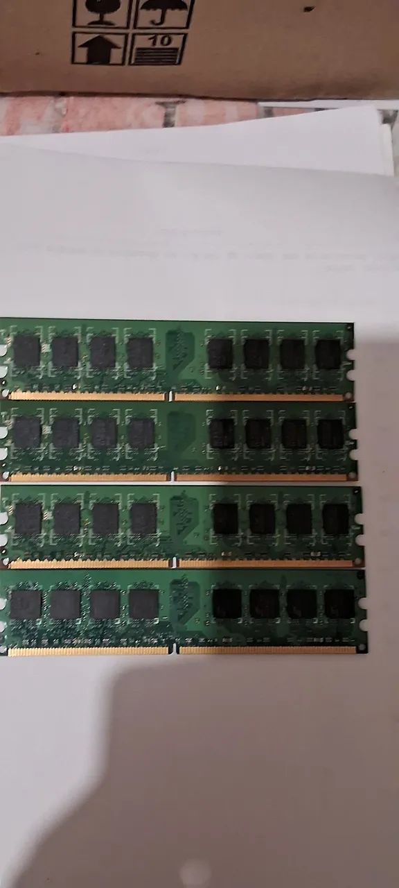4 pentes de memória 1gb PC2-5300u 2rx8 - Foto 3