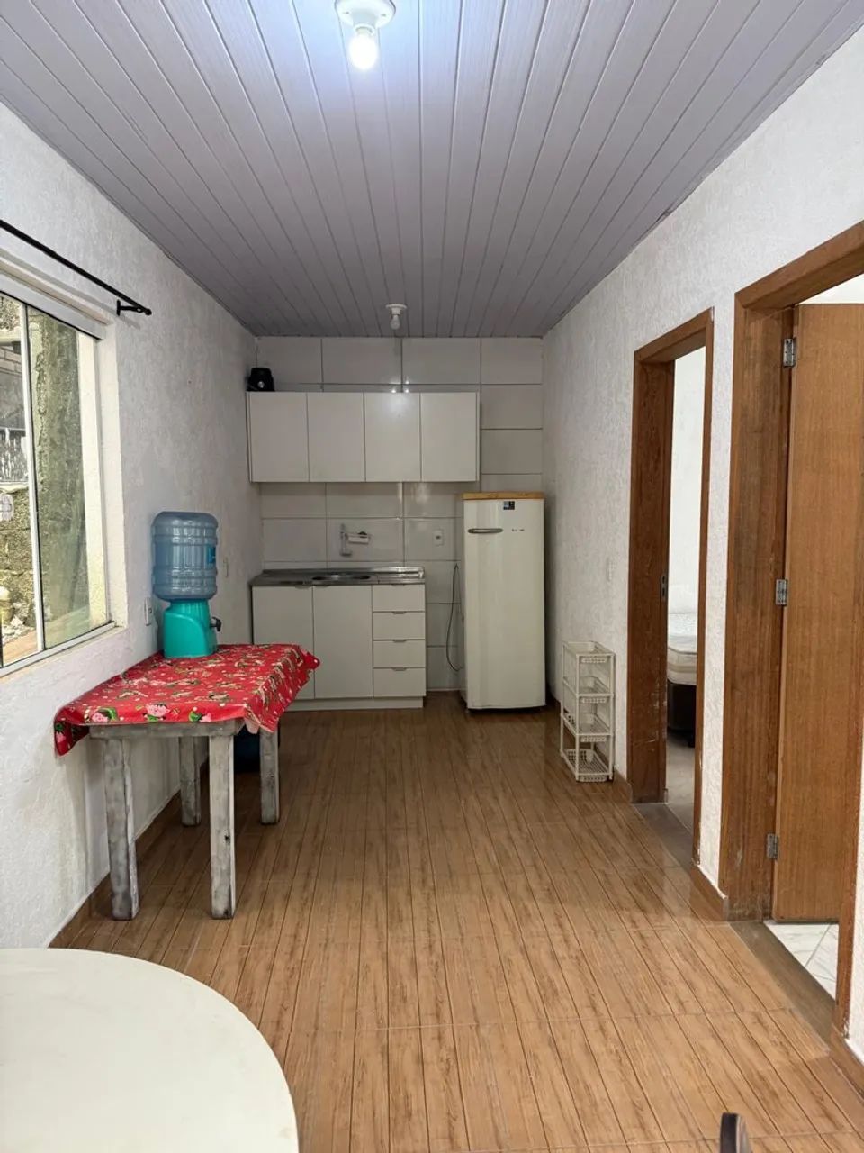 alugo casa 