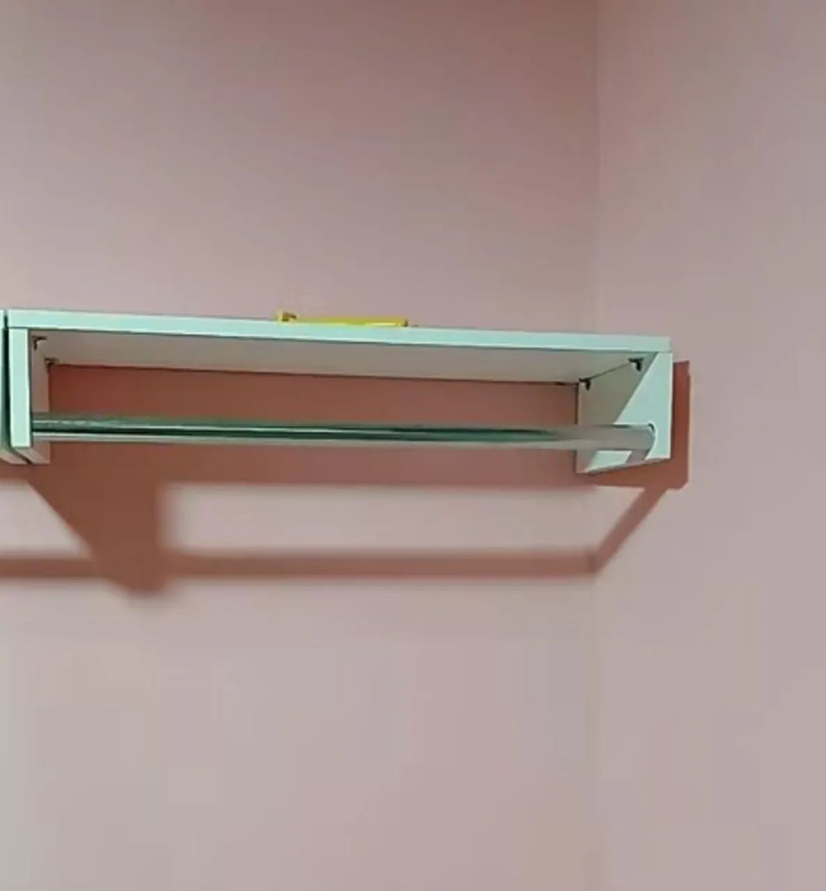 1 Arará cabideiro de parede closet 