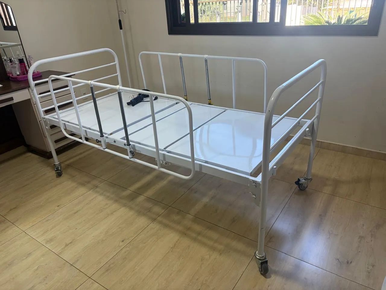 Cama Hospitalar Motorizada com Colchão - Foto 5