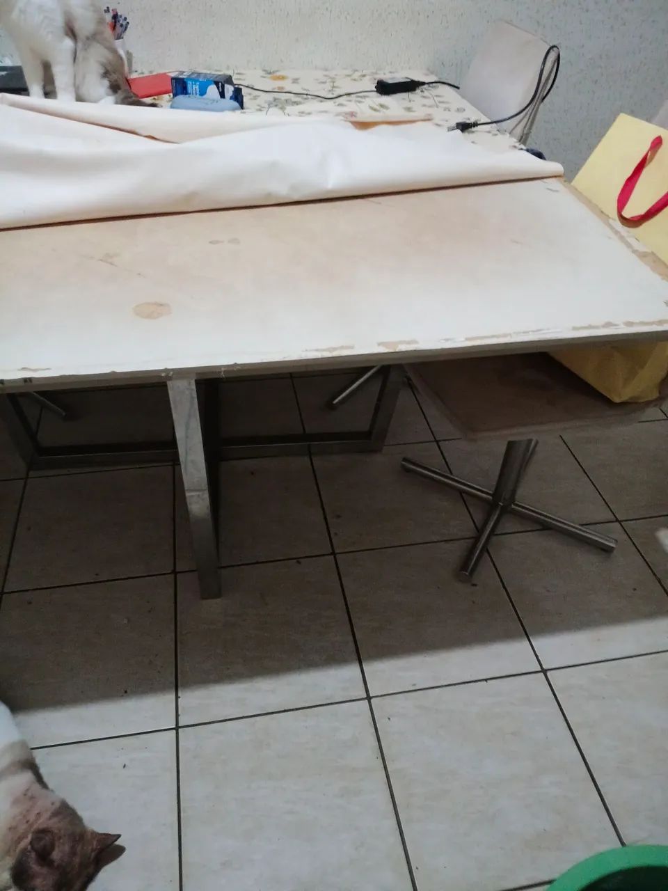Mesa de 8 lugares + 8 cadeiras 
