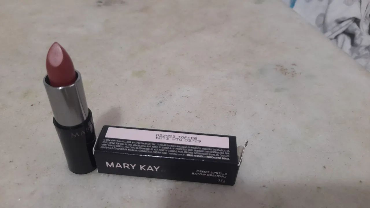 Batom Matte dourado