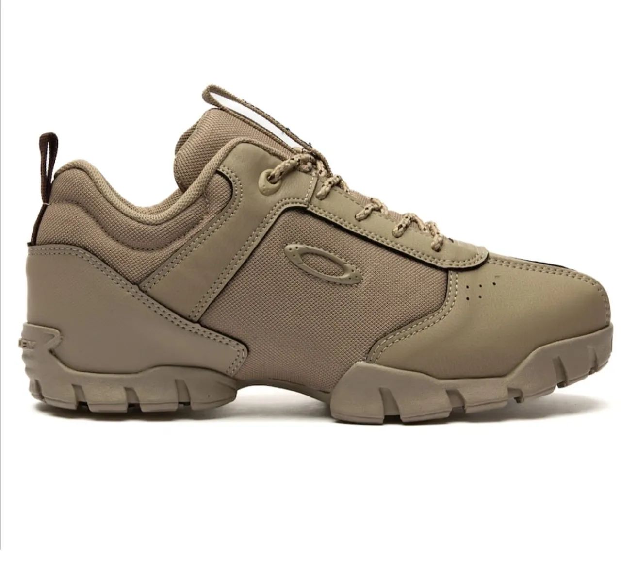 Bota Oakley 
