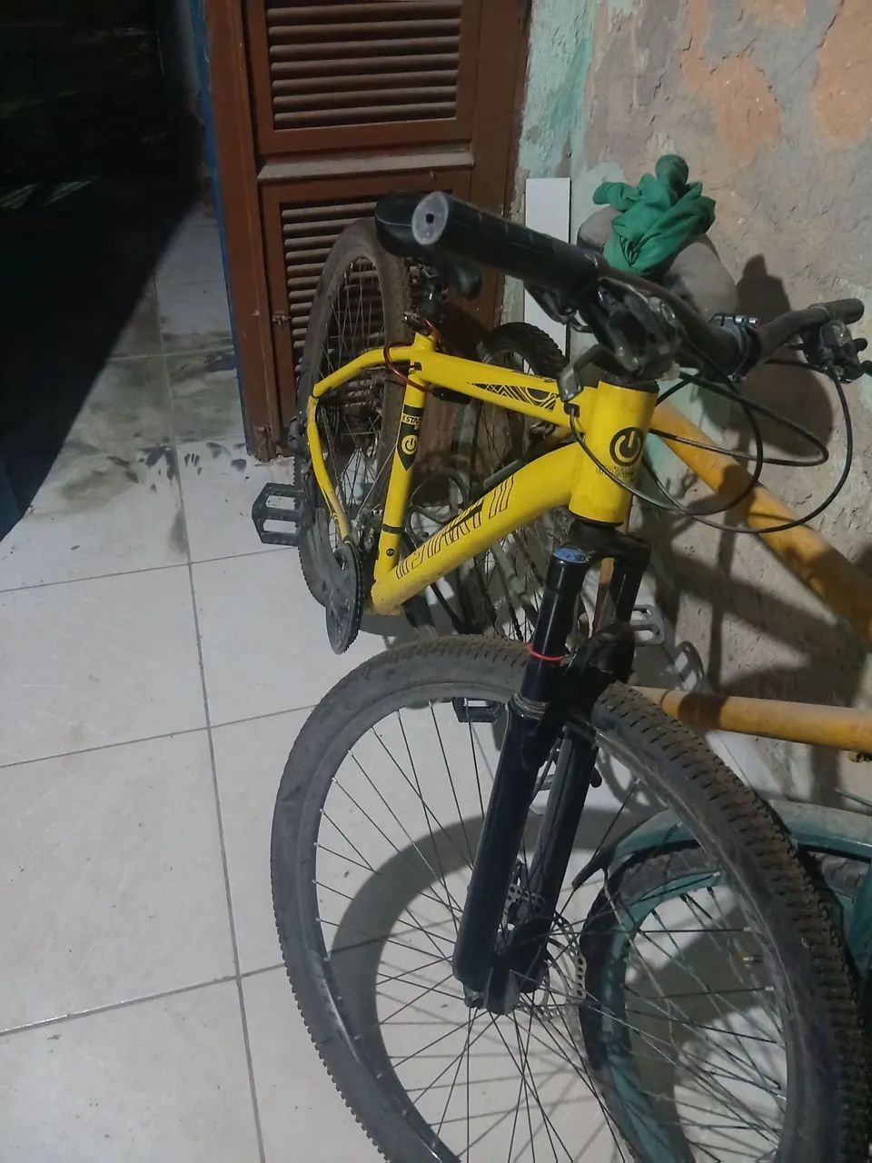 Bicicleta aro 29, praticamente nova.