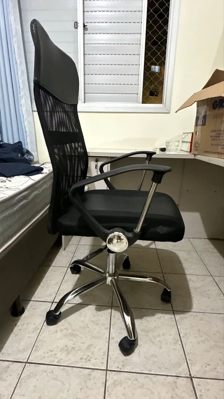 Cadeira de escritório nova 
