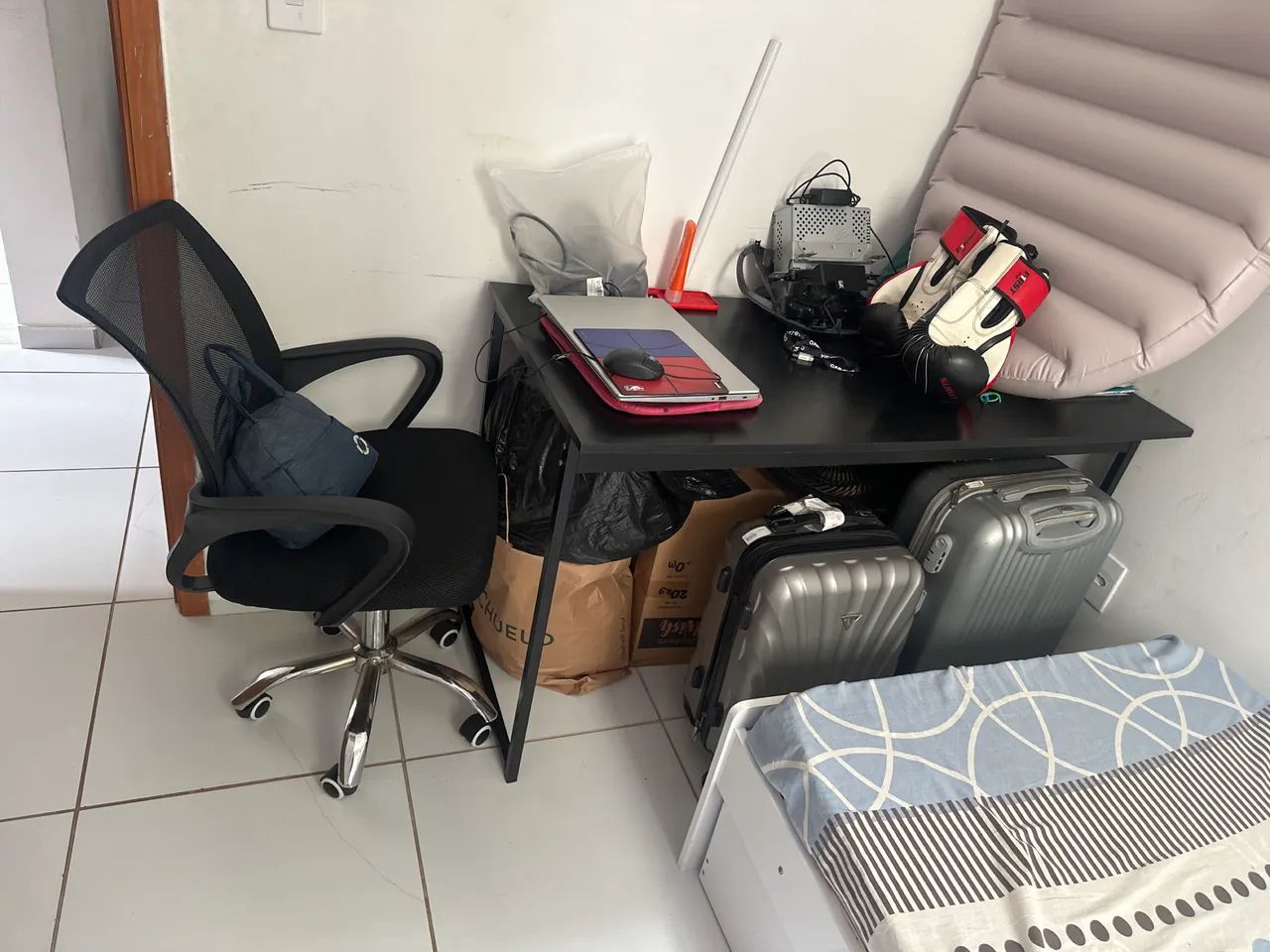 Cadeira e mesa para escritório 