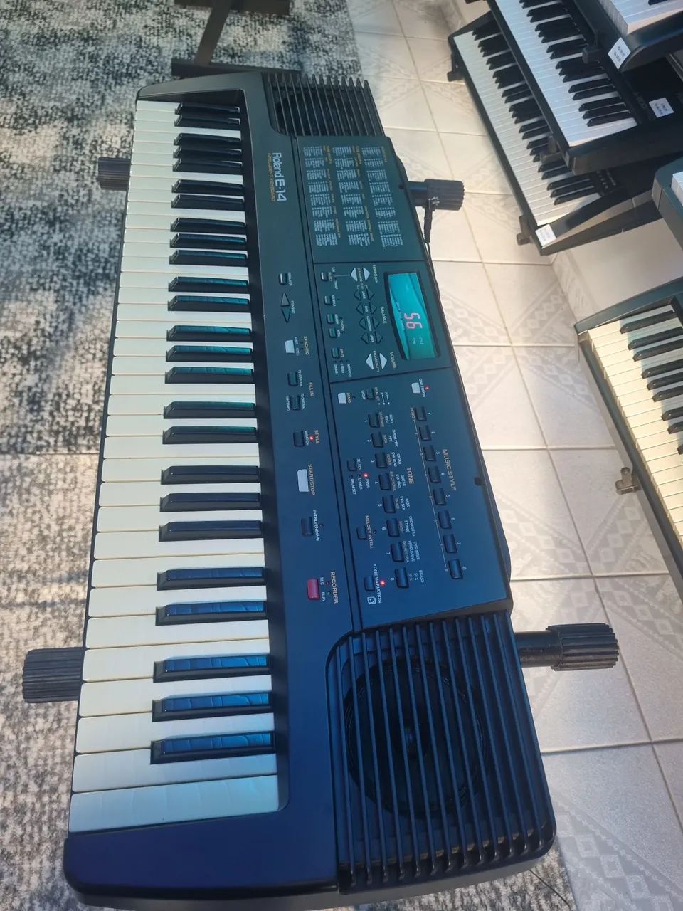 Teclado Roland E-14 - Foto 3