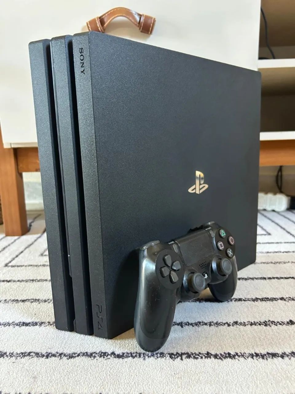 Ps4 Pro com 7 Jogos ( PlayStation 4 pro)