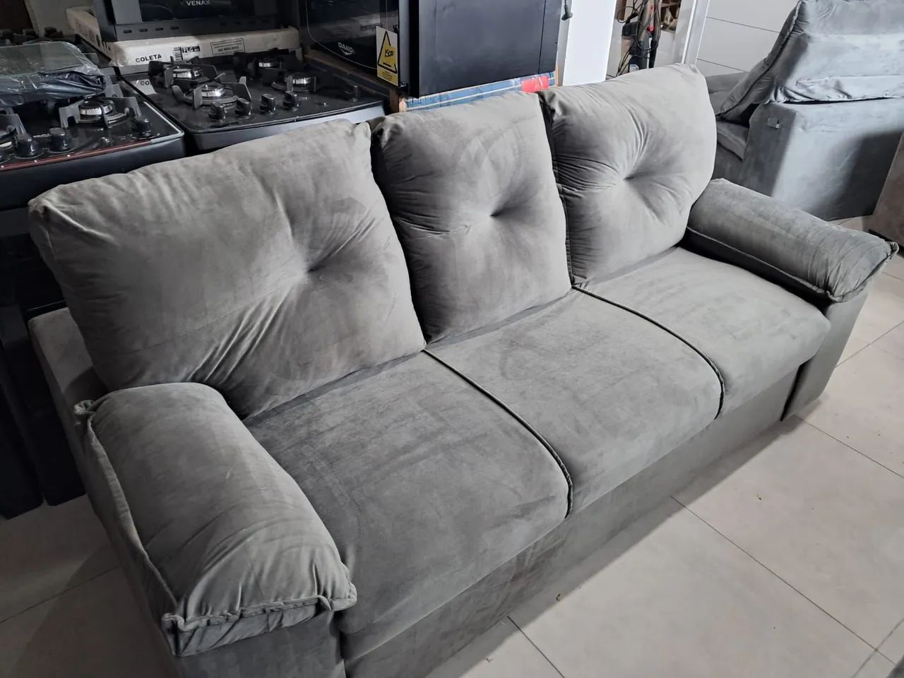 Sofa de veludo novo 3 lugares  - Foto 4