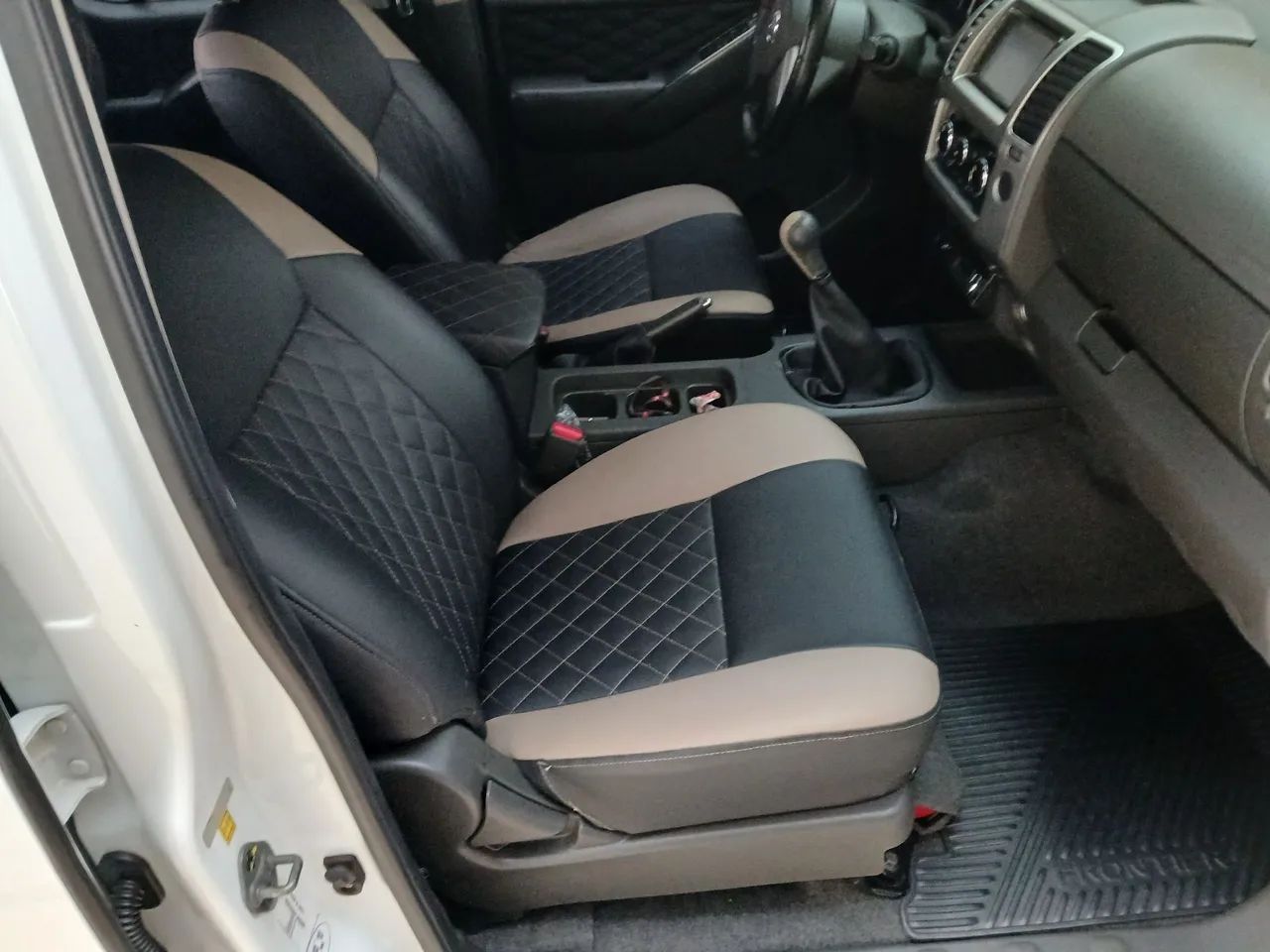 Nissan Frontier SV Attack CD 4X2 2.5 TB Diesel 2015 - Foto 3