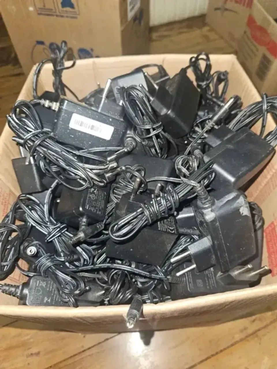 Lote com 100 Fontes 12V - 2,5A, 3,0A e 3,5A Sortidas Revisadas