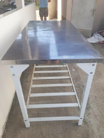 Mesa 100% INOX muito utilizada para manuseio alimentos