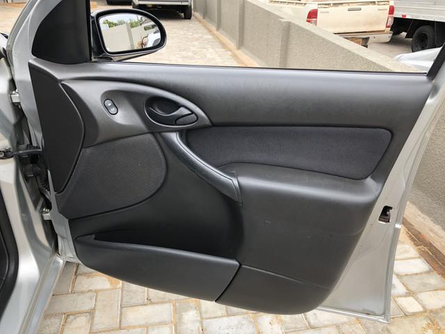 Focus sedan 1.6 completo 2004 - Foto 12