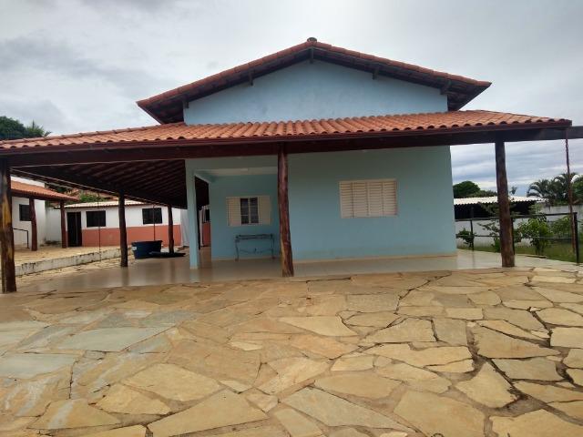 Allmeida vende bela casa com três quartos no Condomínio Mansões Entre Lagos - Foto 3