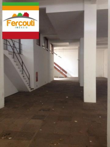 Loja comercial para locação, localização privilegiada com grande circulação de pessoas e v