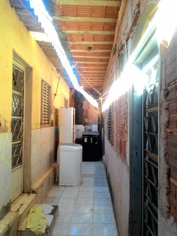 Vendo ótimo prédio com três apartamentos e uma casa de fundos - Foto 10
