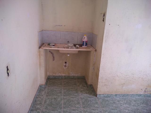 Vendo ótimo prédio com três apartamentos e uma casa de fundos - Foto 17