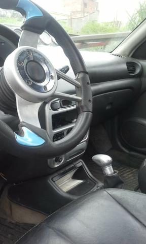 Vendo ou troco carro possui 800 reais de doc - Foto 4