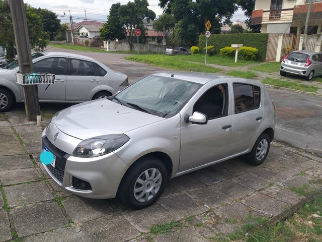 Renault Sandero expression 1.0 completo 2014 troco por moto - Foto 2