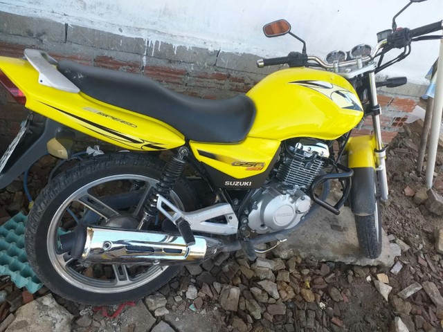 MOTO SUZUKI