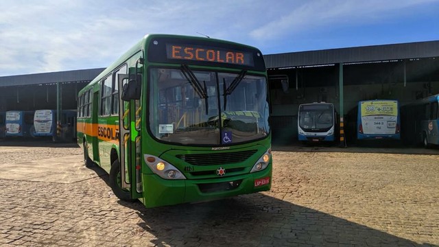 ÔNIBUS ESCOLAR MERCEDES 2013