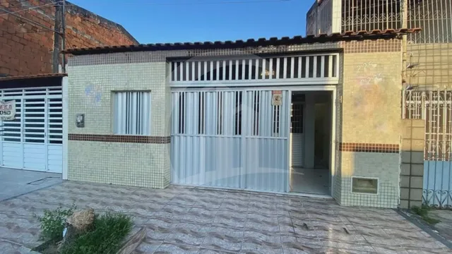 Casa à venda localizada no bairro Siqueira Campos