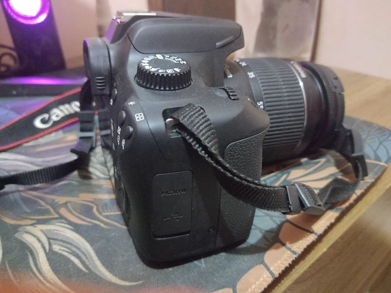 Canon EOS Rebel T100 com lente SEMINOVA Câmeras e Filmadoras