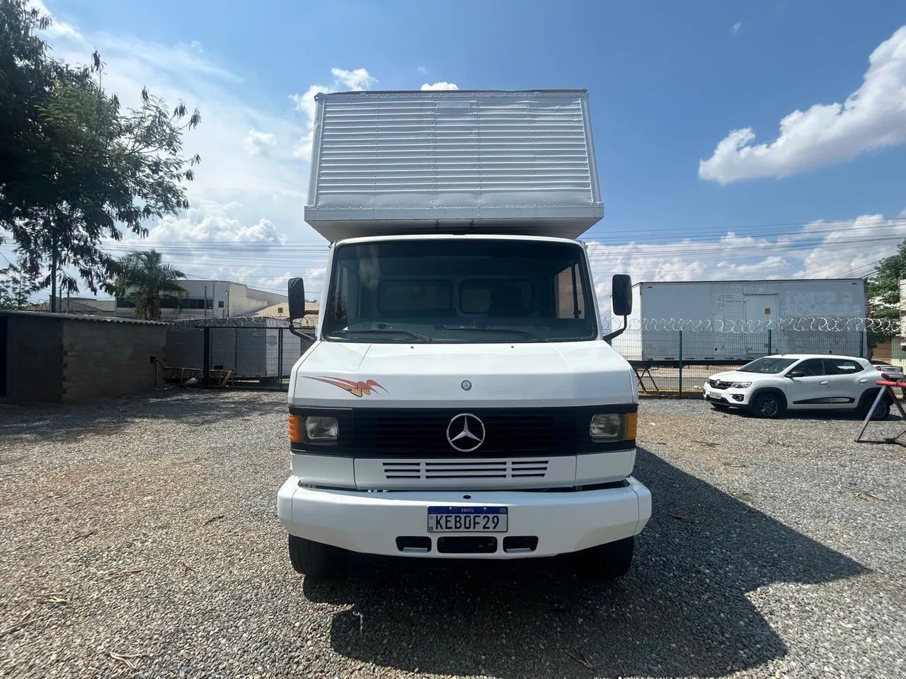 Mercedes 710 baú único dono