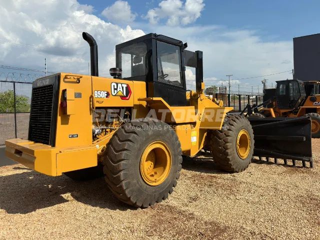 Pá Carregadeira Caterpillar 950F com Garfo Enleirador - Versatilidade e Potência para Suas - Foto 2