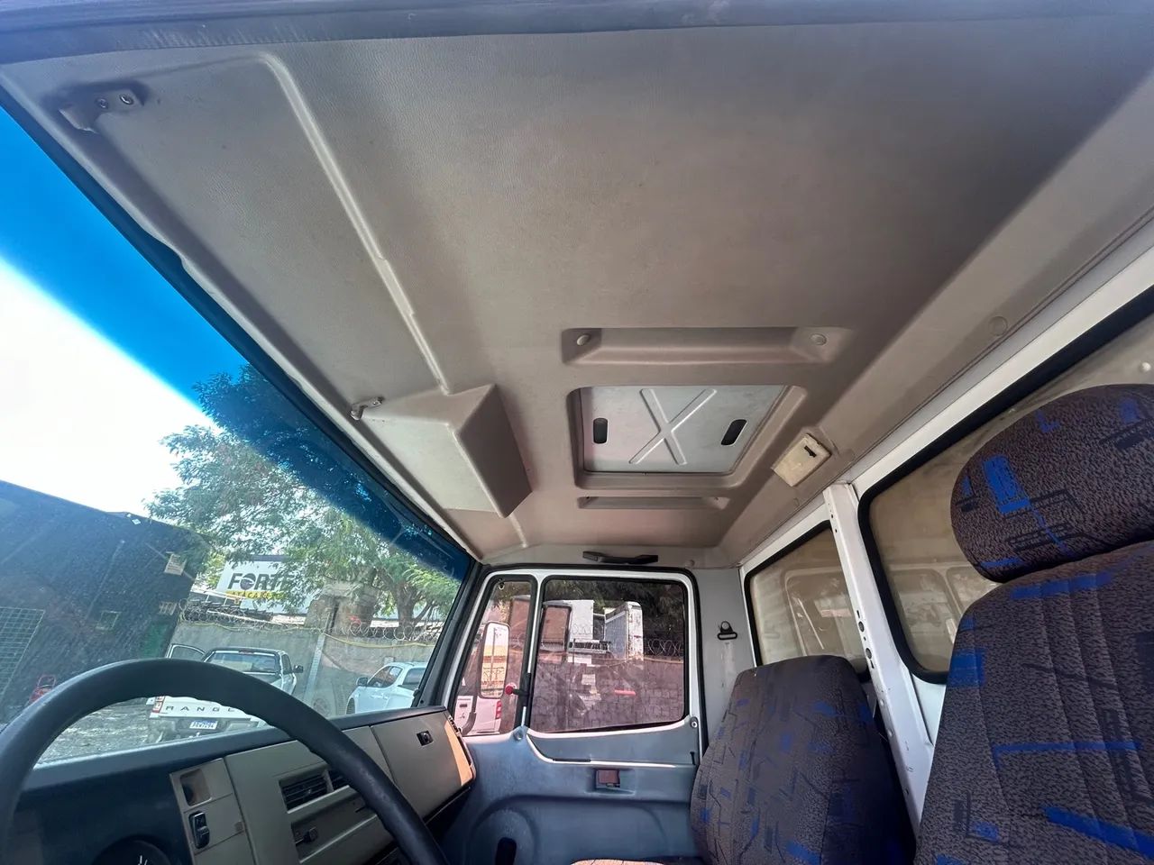 Mercedes 710 baú único dono - Foto 15